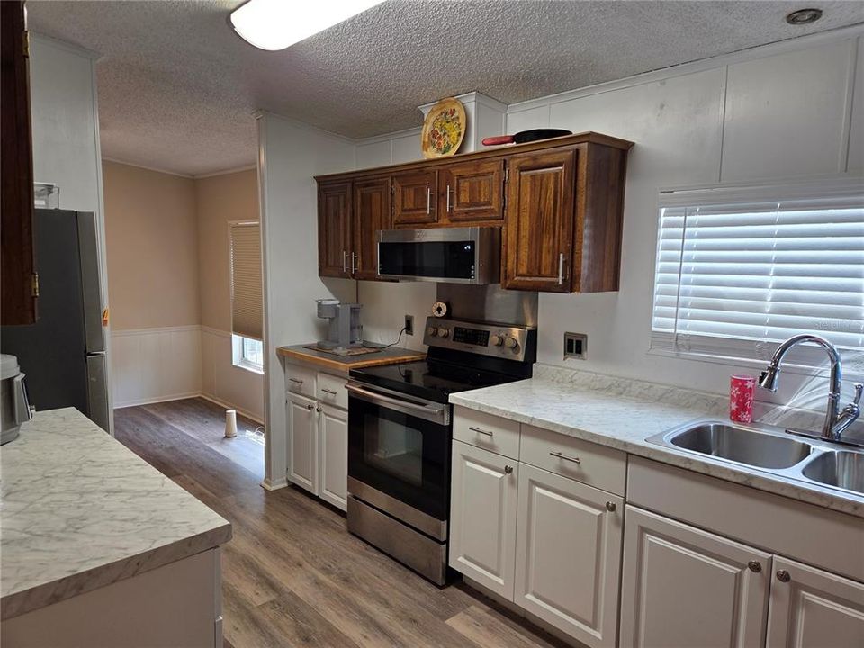 For Sale: $265,000 (3 beds, 2 baths, 1512 Square Feet)