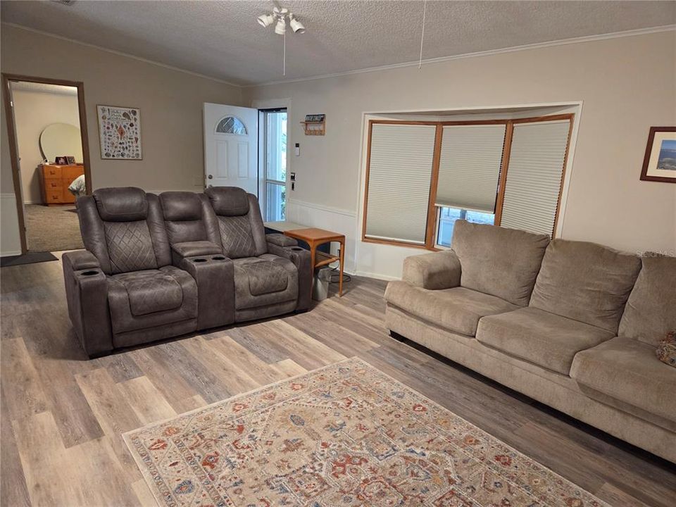 For Sale: $265,000 (3 beds, 2 baths, 1512 Square Feet)