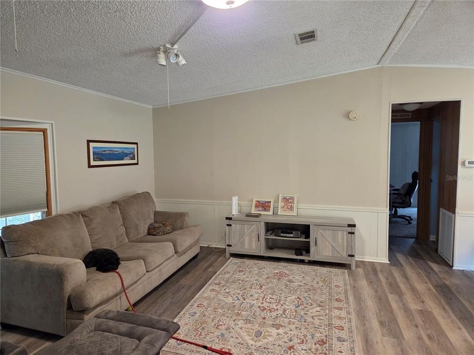 For Sale: $265,000 (3 beds, 2 baths, 1512 Square Feet)