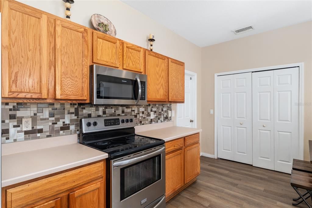 Active With Contract: $249,900 (3 beds, 2 baths, 2060 Square Feet)