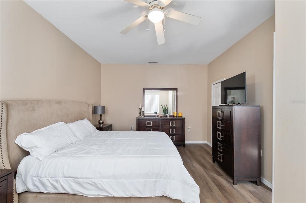 Active With Contract: $249,900 (3 beds, 2 baths, 2060 Square Feet)