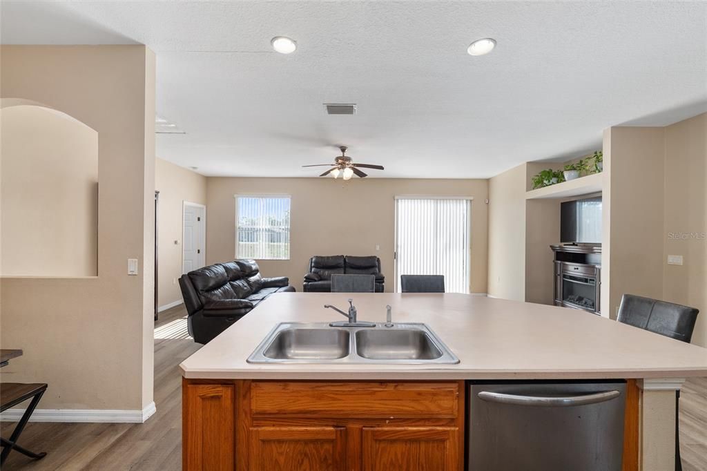 Active With Contract: $249,900 (3 beds, 2 baths, 2060 Square Feet)