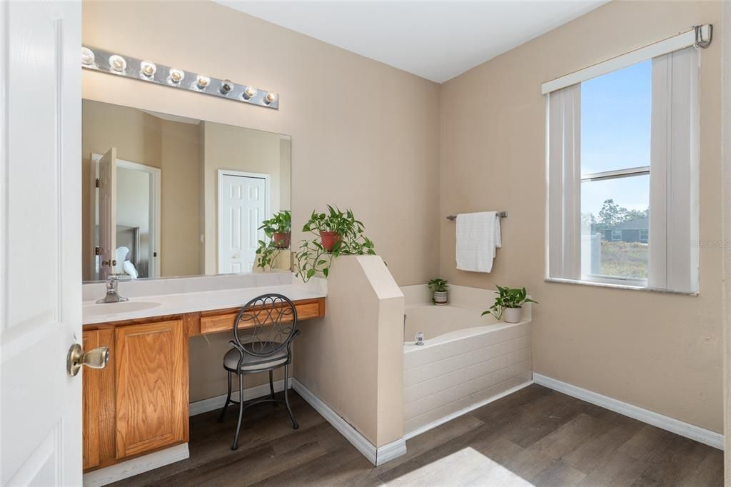 Active With Contract: $249,900 (3 beds, 2 baths, 2060 Square Feet)