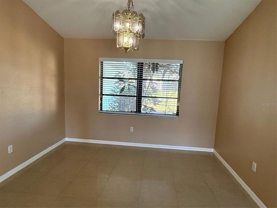 Activo con contrato: $1,895 (3 camas, 2 baños, 1451 Pies cuadrados)