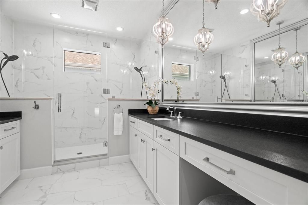 Activo con contrato: $824,000 (4 camas, 3 baños, 2159 Pies cuadrados)