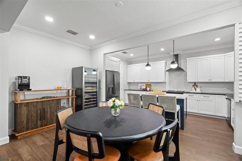 Activo con contrato: $824,000 (4 camas, 3 baños, 2159 Pies cuadrados)