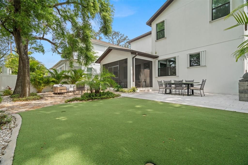Activo con contrato: $824,000 (4 camas, 3 baños, 2159 Pies cuadrados)