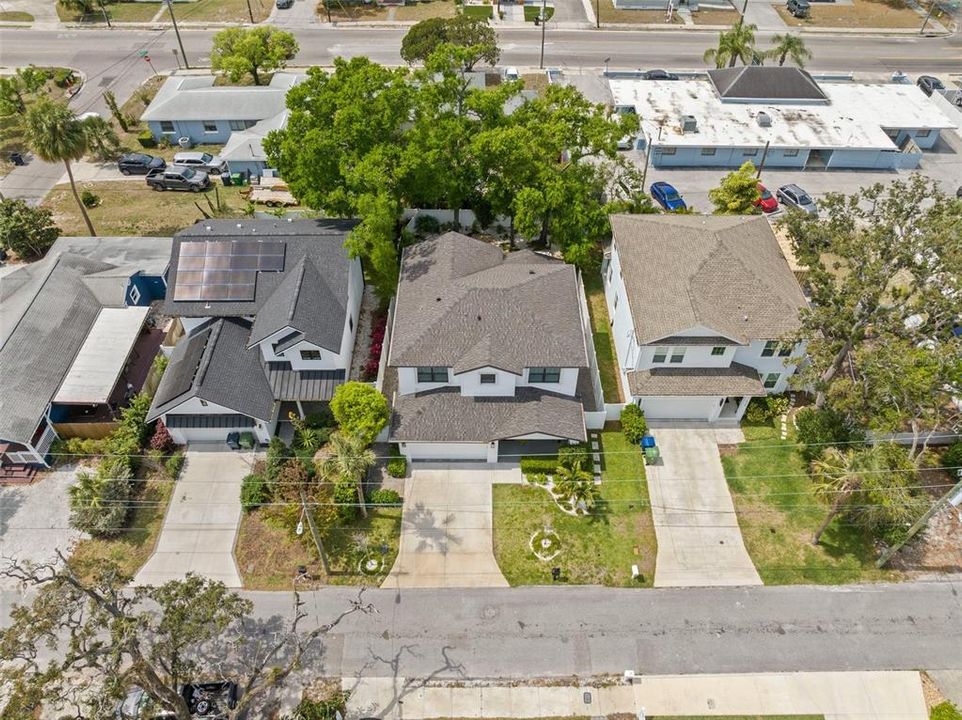 Activo con contrato: $824,000 (4 camas, 3 baños, 2159 Pies cuadrados)
