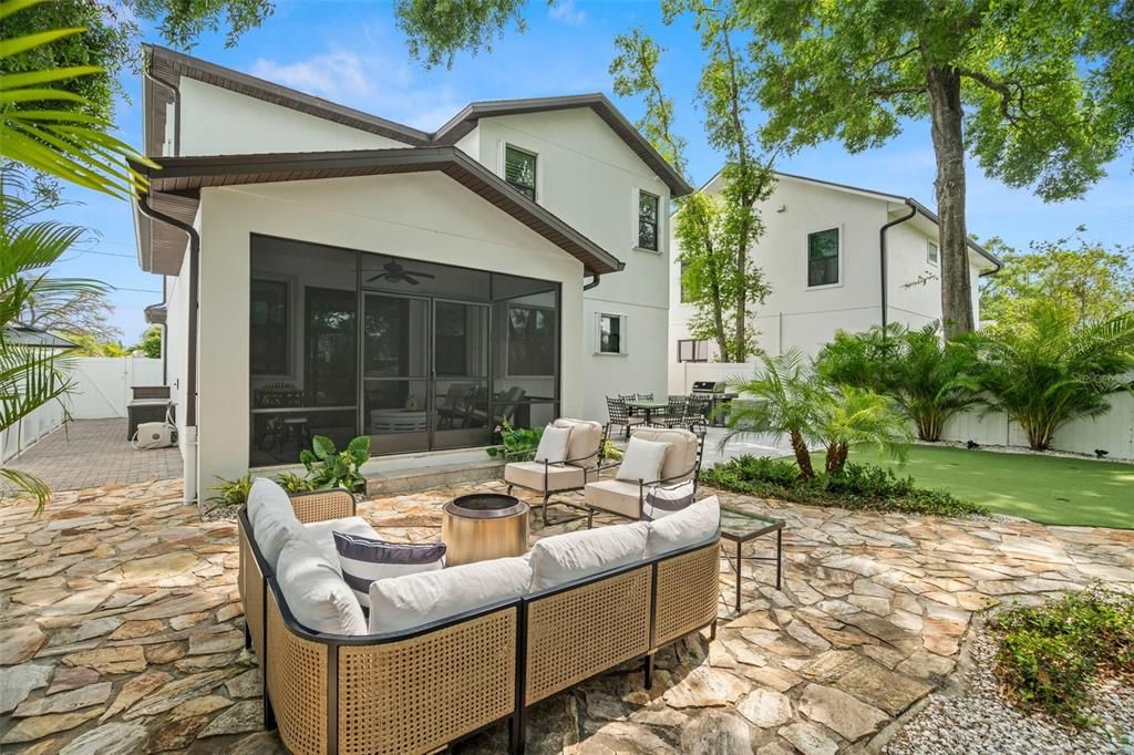 Activo con contrato: $824,000 (4 camas, 3 baños, 2159 Pies cuadrados)