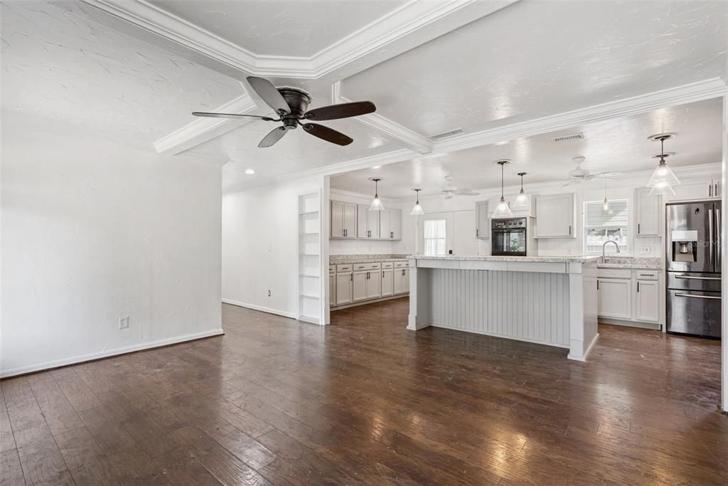 For Sale: $395,000 (3 beds, 2 baths, 1923 Square Feet)