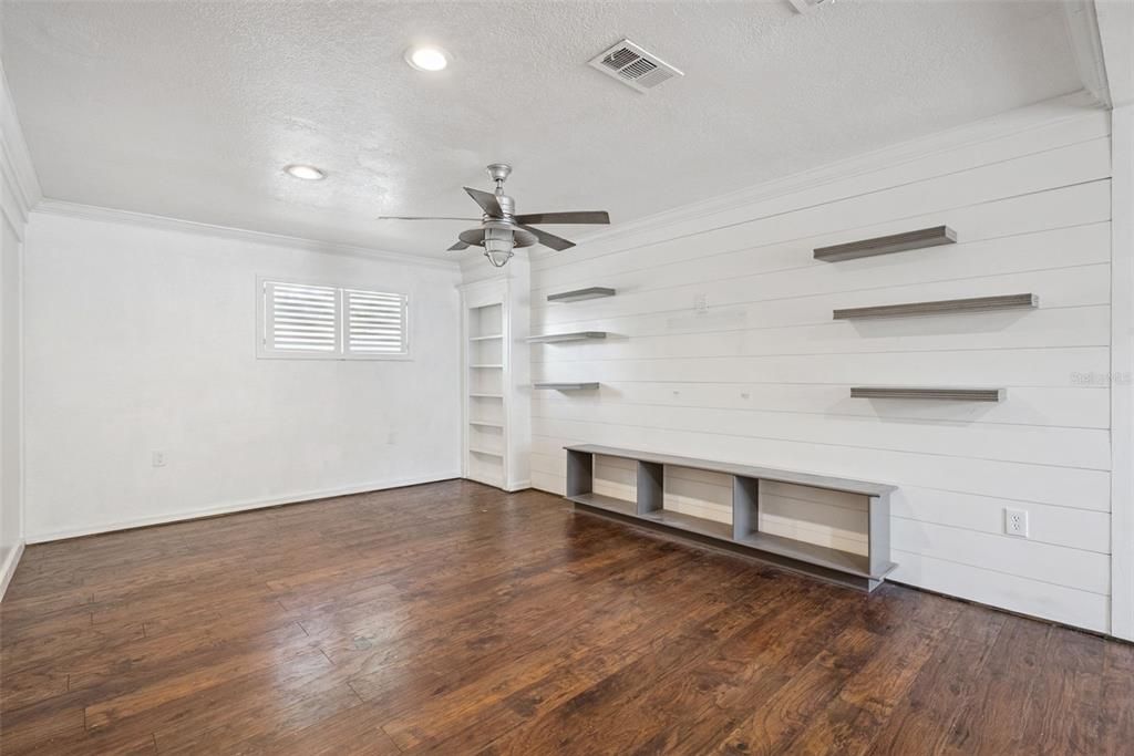 For Sale: $395,000 (3 beds, 2 baths, 1923 Square Feet)