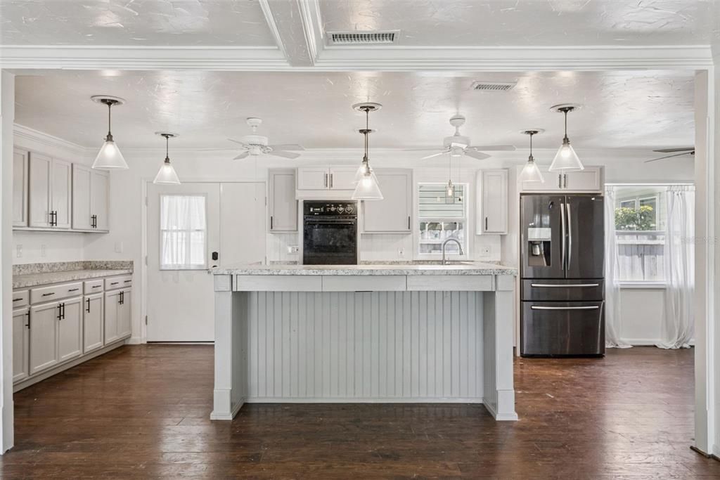 For Sale: $395,000 (3 beds, 2 baths, 1923 Square Feet)