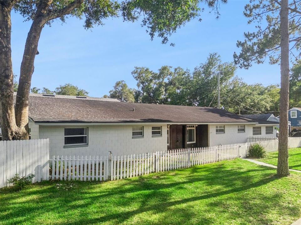For Sale: $395,000 (3 beds, 2 baths, 1923 Square Feet)