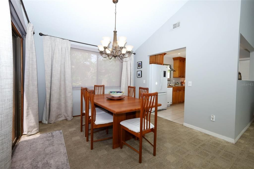 Под контрактом: $279,000 (3 спален, 2 ванн, 1451 Квадратных фут)