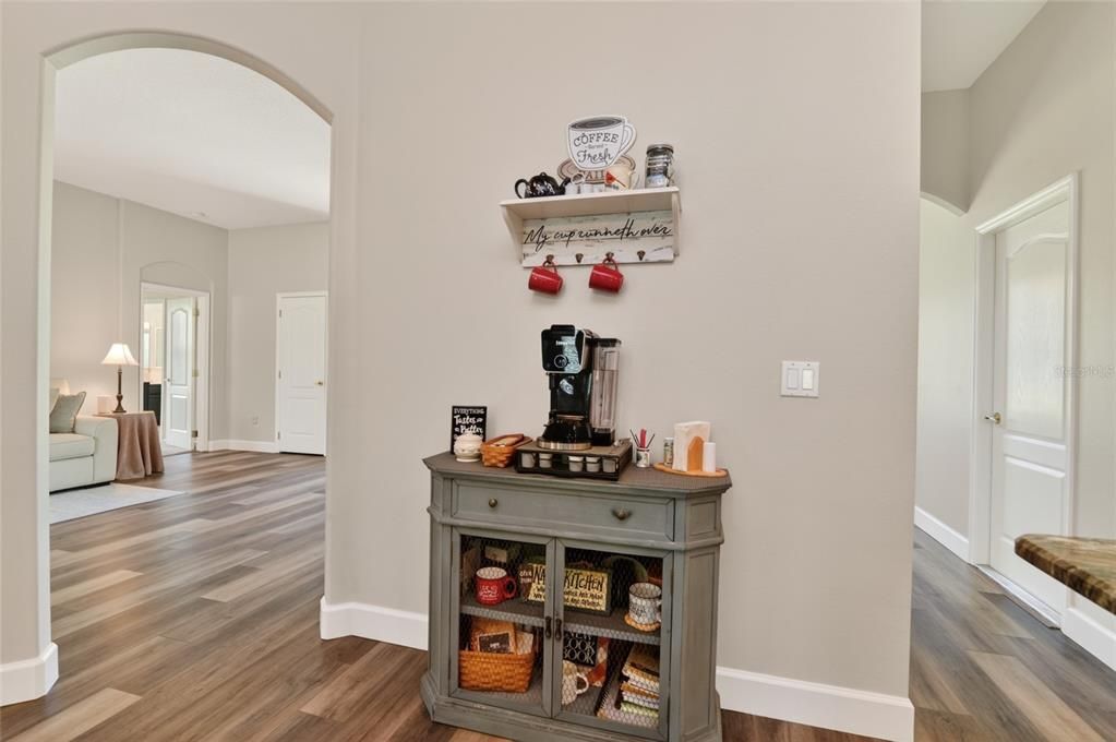 Active With Contract: $459,900 (3 beds, 2 baths, 2104 Square Feet)