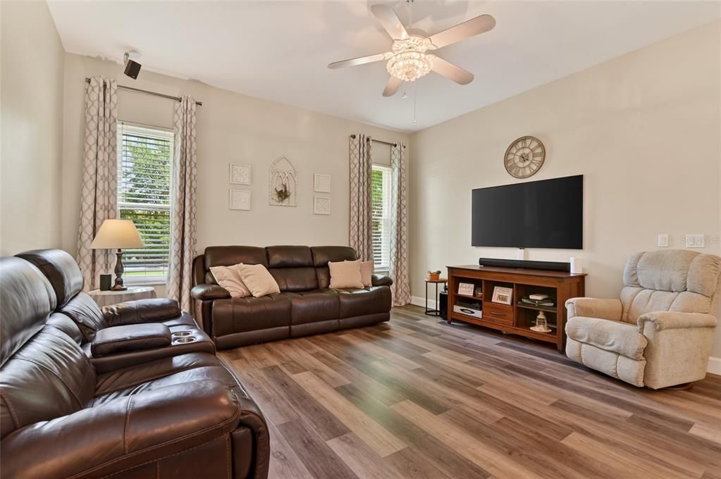 Active With Contract: $459,900 (3 beds, 2 baths, 2104 Square Feet)