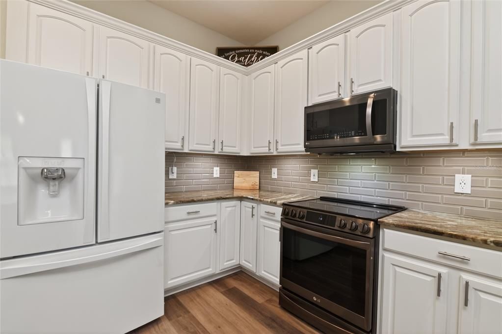 Active With Contract: $459,900 (3 beds, 2 baths, 2104 Square Feet)