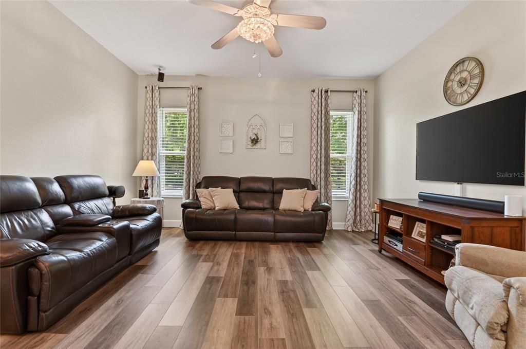 Active With Contract: $459,900 (3 beds, 2 baths, 2104 Square Feet)