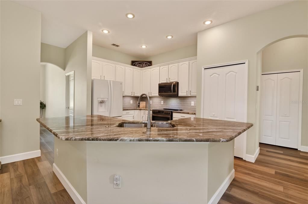 Active With Contract: $459,900 (3 beds, 2 baths, 2104 Square Feet)