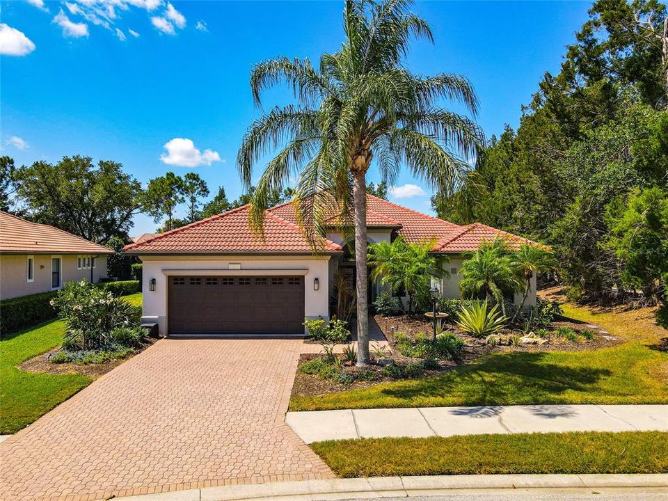 Activo con contrato: $799,000 (3 camas, 2 baños, 2319 Pies cuadrados)