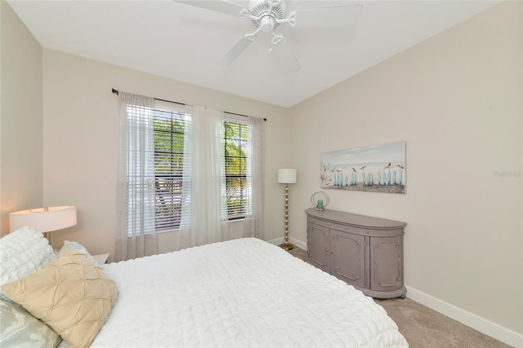 Activo con contrato: $799,000 (3 camas, 2 baños, 2319 Pies cuadrados)