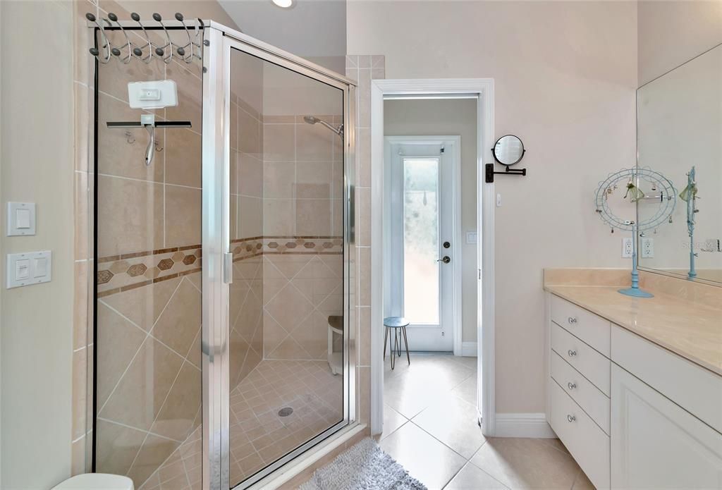 Activo con contrato: $799,000 (3 camas, 2 baños, 2319 Pies cuadrados)