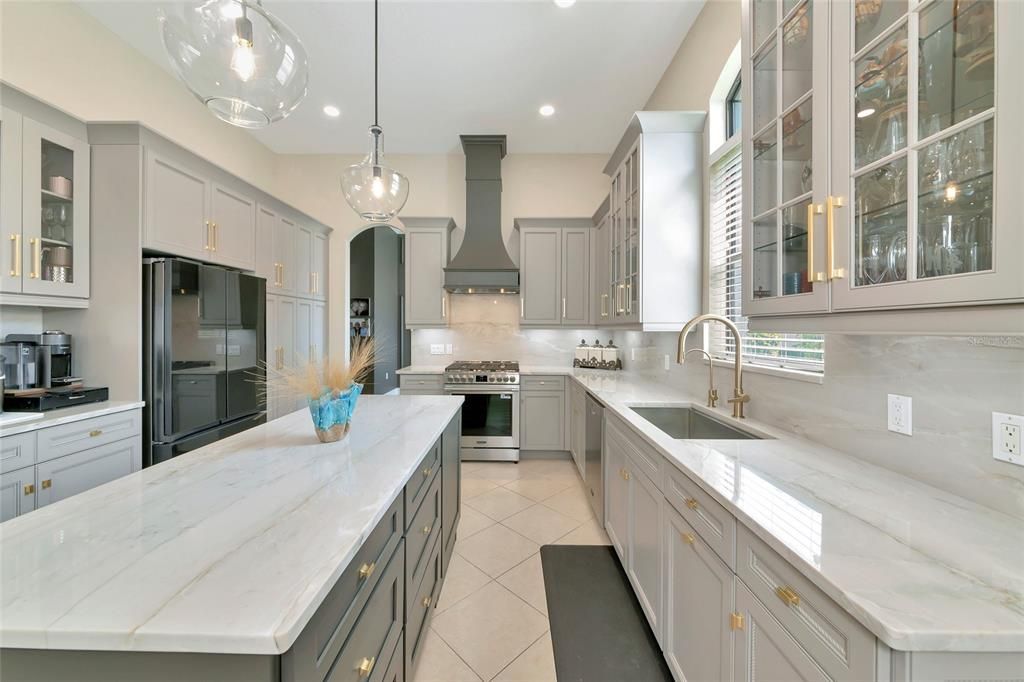 Activo con contrato: $799,000 (3 camas, 2 baños, 2319 Pies cuadrados)