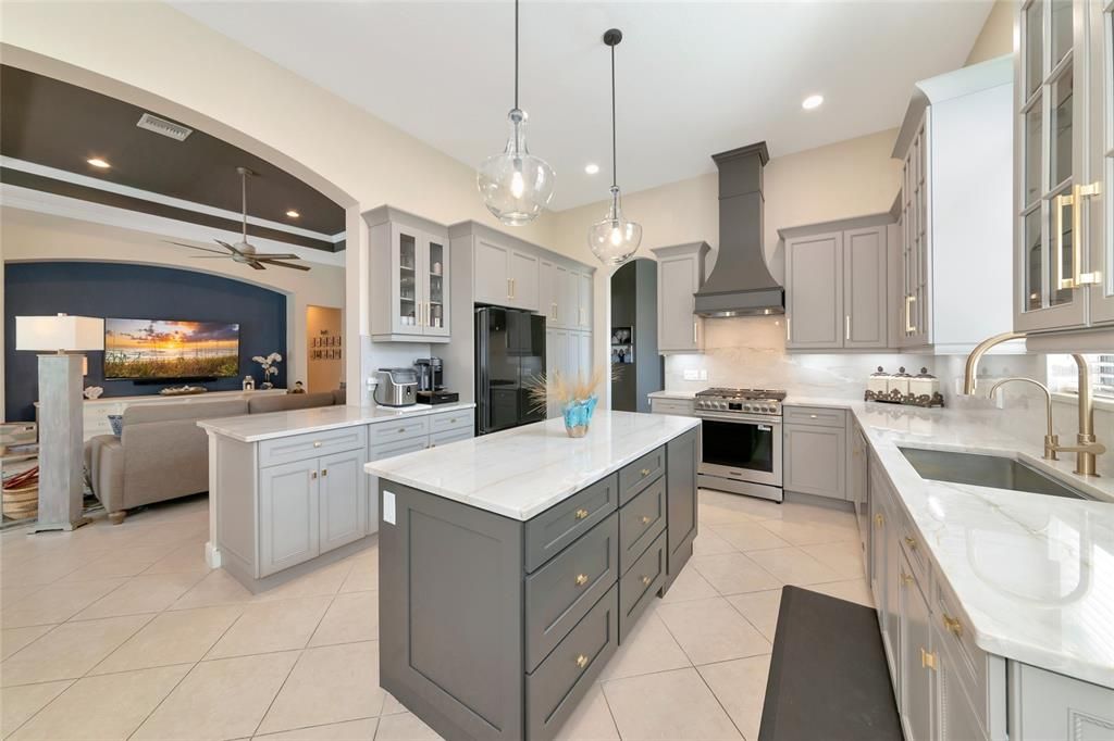 Activo con contrato: $799,000 (3 camas, 2 baños, 2319 Pies cuadrados)