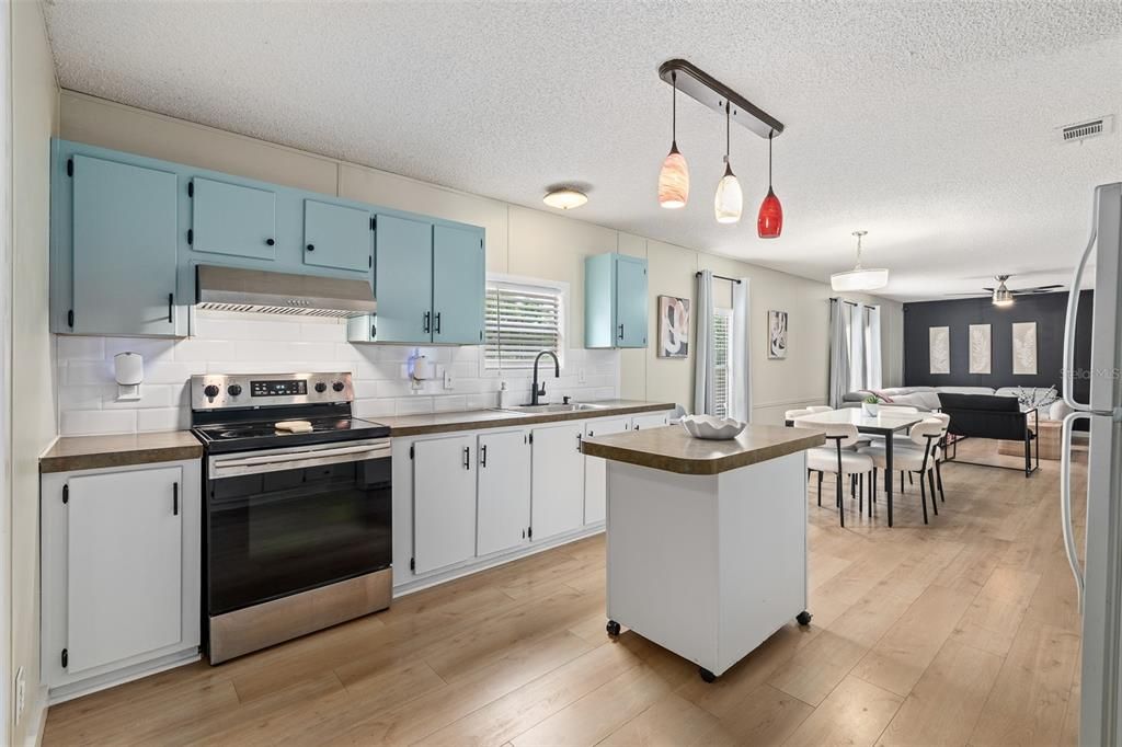 For Sale: $250,000 (4 beds, 2 baths, 1990 Square Feet)