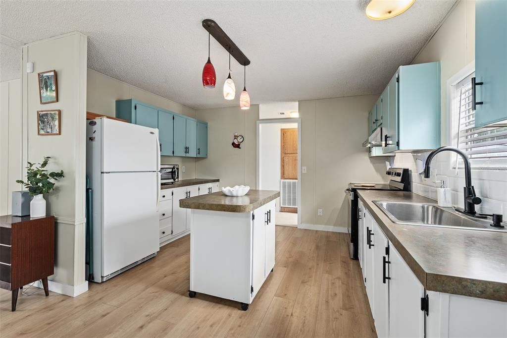 For Sale: $250,000 (4 beds, 2 baths, 1990 Square Feet)