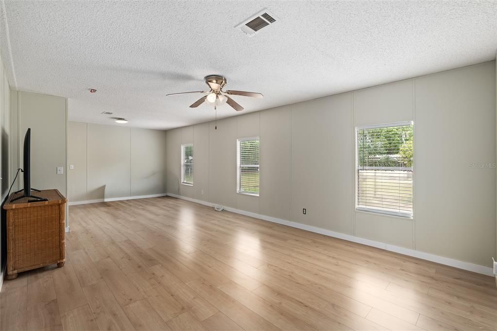 For Sale: $250,000 (4 beds, 2 baths, 1990 Square Feet)