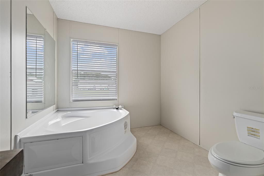 For Sale: $250,000 (4 beds, 2 baths, 1990 Square Feet)