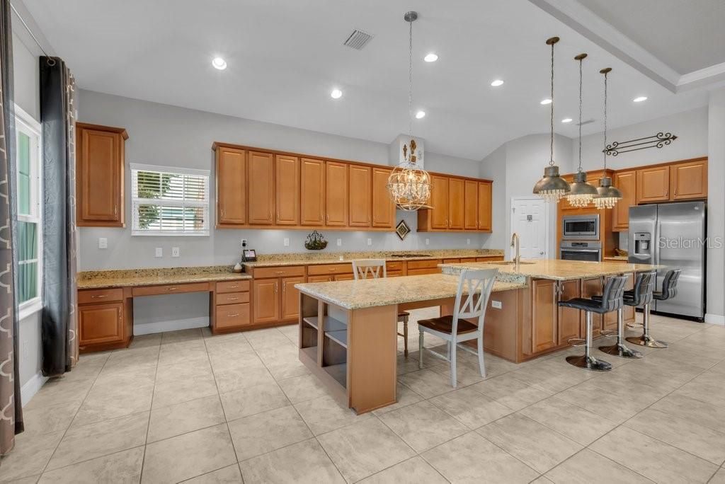En Venta: $719,900 (4 camas, 4 baños, 3231 Pies cuadrados)