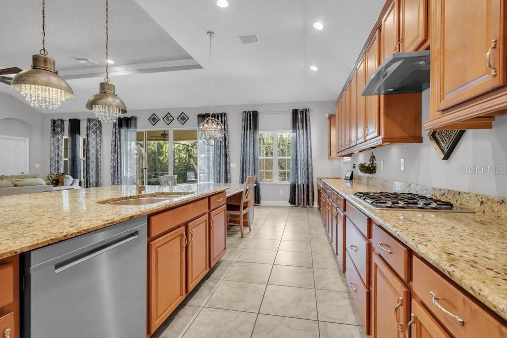 En Venta: $719,900 (4 camas, 4 baños, 3231 Pies cuadrados)