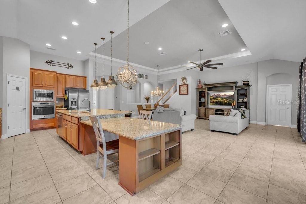 En Venta: $719,900 (4 camas, 4 baños, 3231 Pies cuadrados)