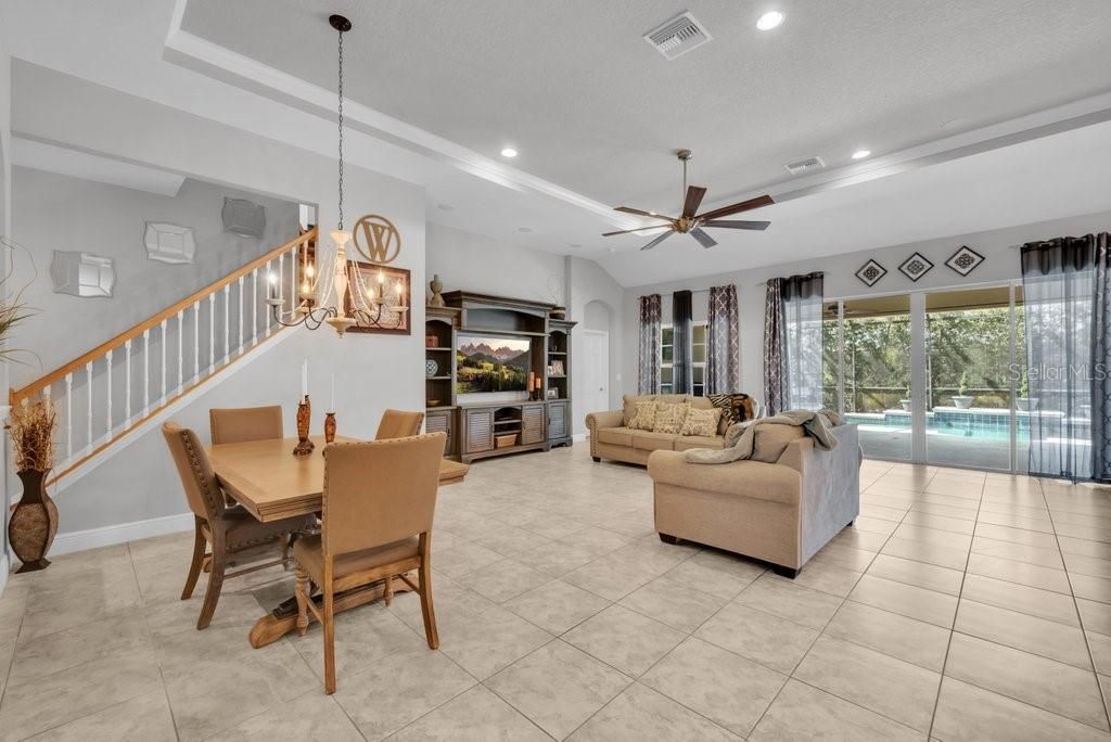 En Venta: $719,900 (4 camas, 4 baños, 3231 Pies cuadrados)