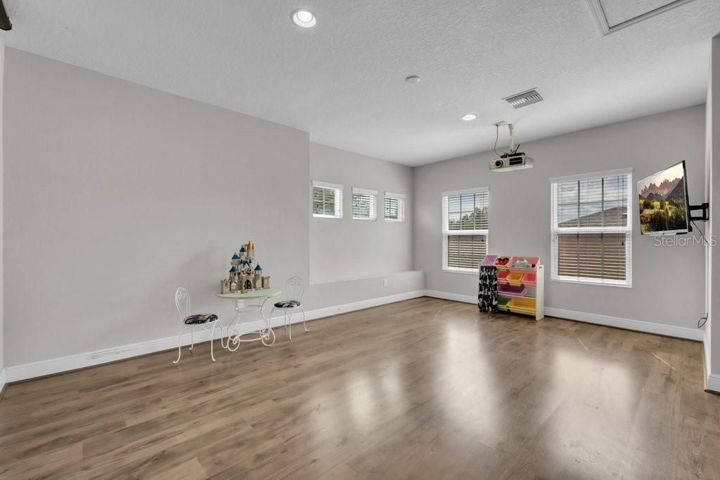 En Venta: $719,900 (4 camas, 4 baños, 3231 Pies cuadrados)