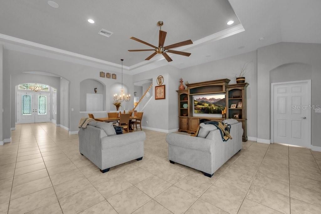 En Venta: $719,900 (4 camas, 4 baños, 3231 Pies cuadrados)