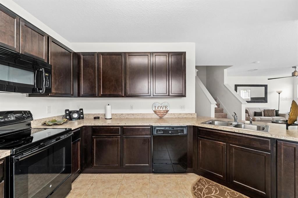 For Sale: $257,500 (3 beds, 2 baths, 1594 Square Feet)