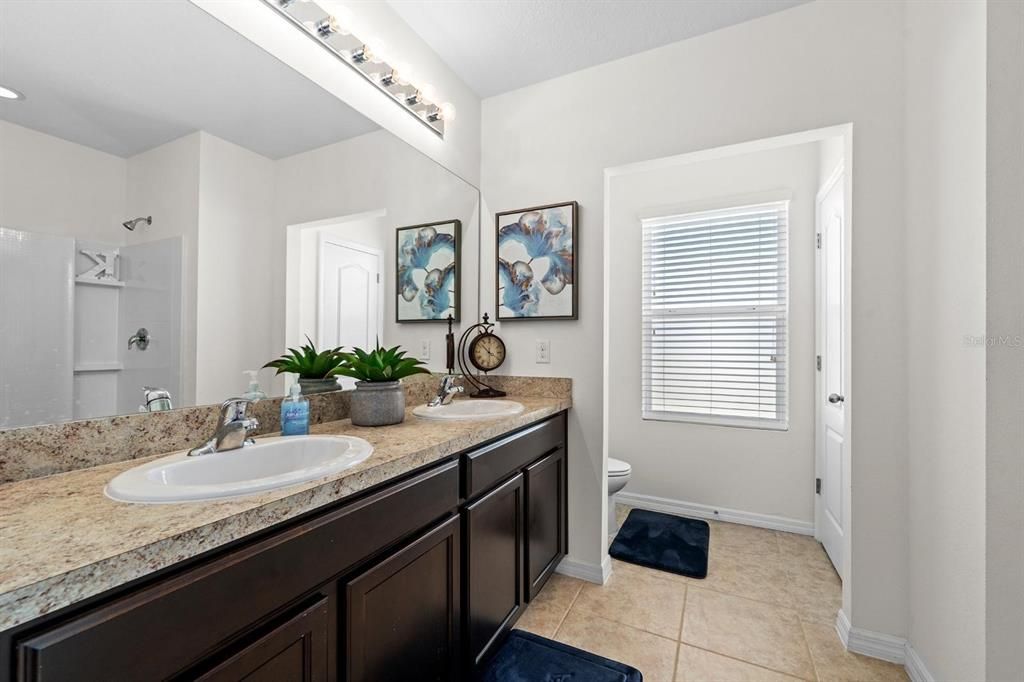 For Sale: $257,500 (3 beds, 2 baths, 1594 Square Feet)