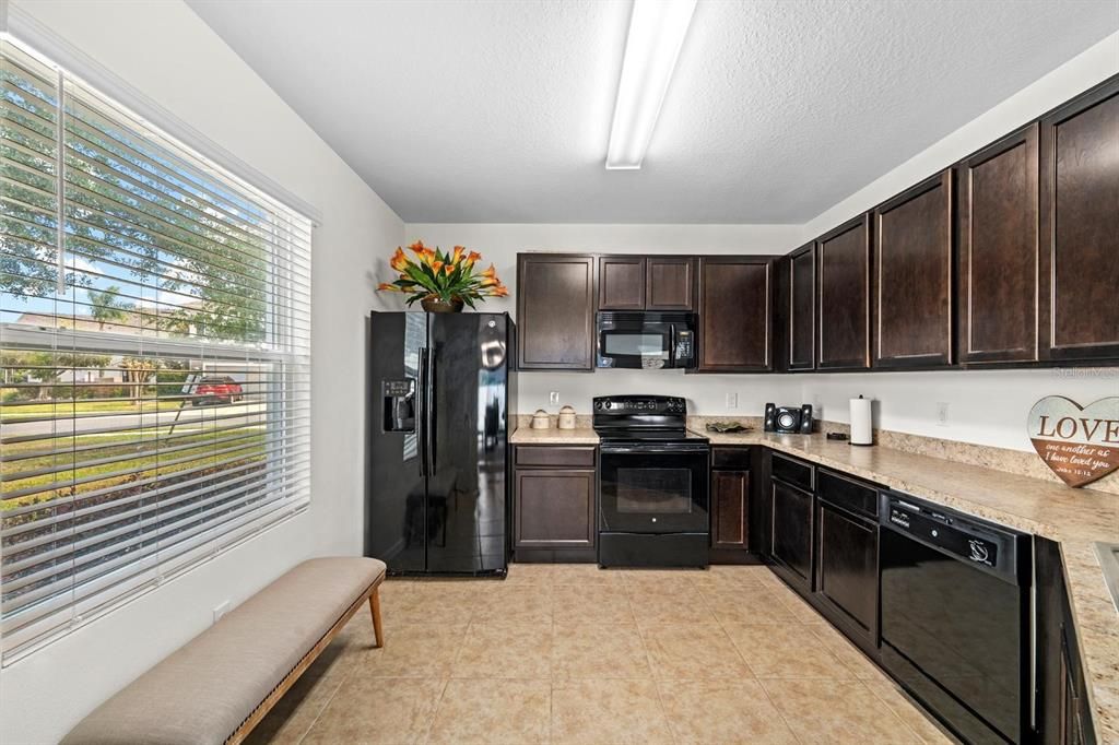 For Sale: $257,500 (3 beds, 2 baths, 1594 Square Feet)