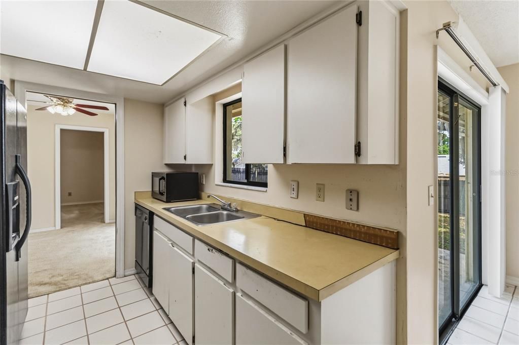 For Sale: $345,000 (4 beds, 2 baths, 1595 Square Feet)