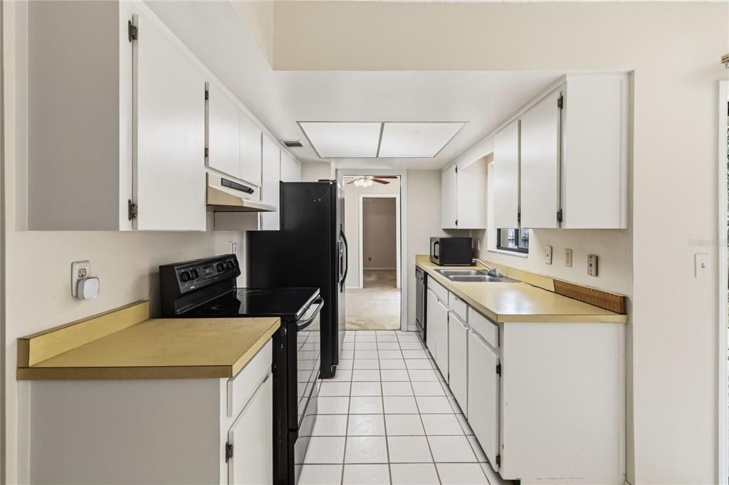 For Sale: $345,000 (4 beds, 2 baths, 1595 Square Feet)