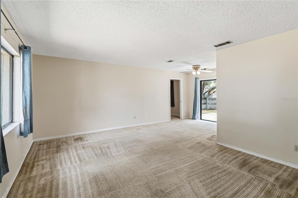 For Sale: $345,000 (4 beds, 2 baths, 1595 Square Feet)