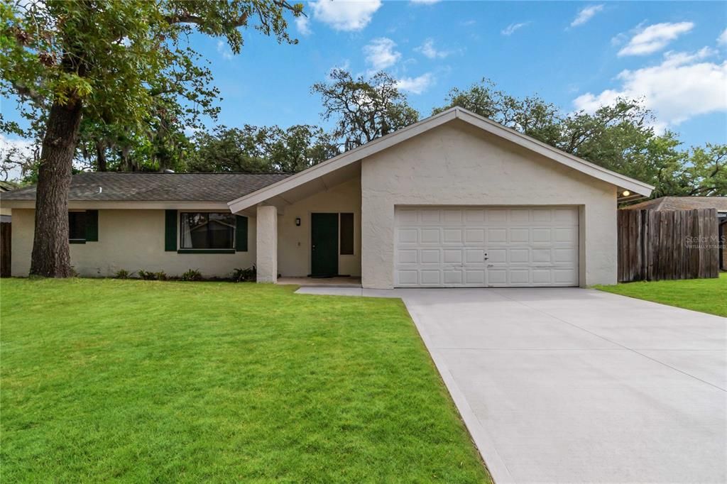For Sale: $345,000 (4 beds, 2 baths, 1595 Square Feet)