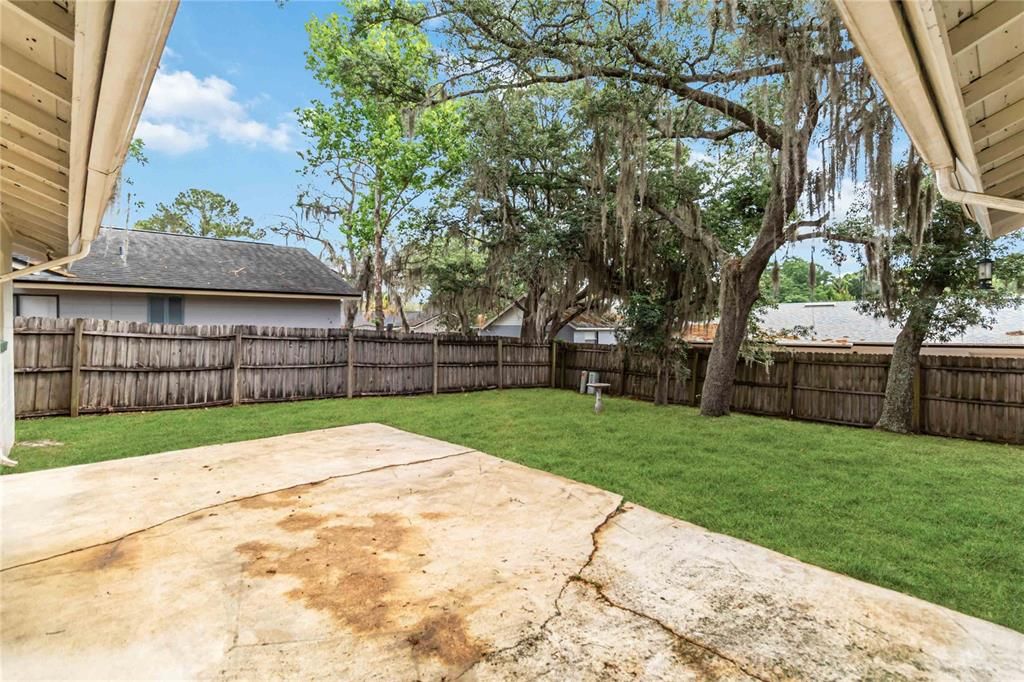 For Sale: $345,000 (4 beds, 2 baths, 1595 Square Feet)
