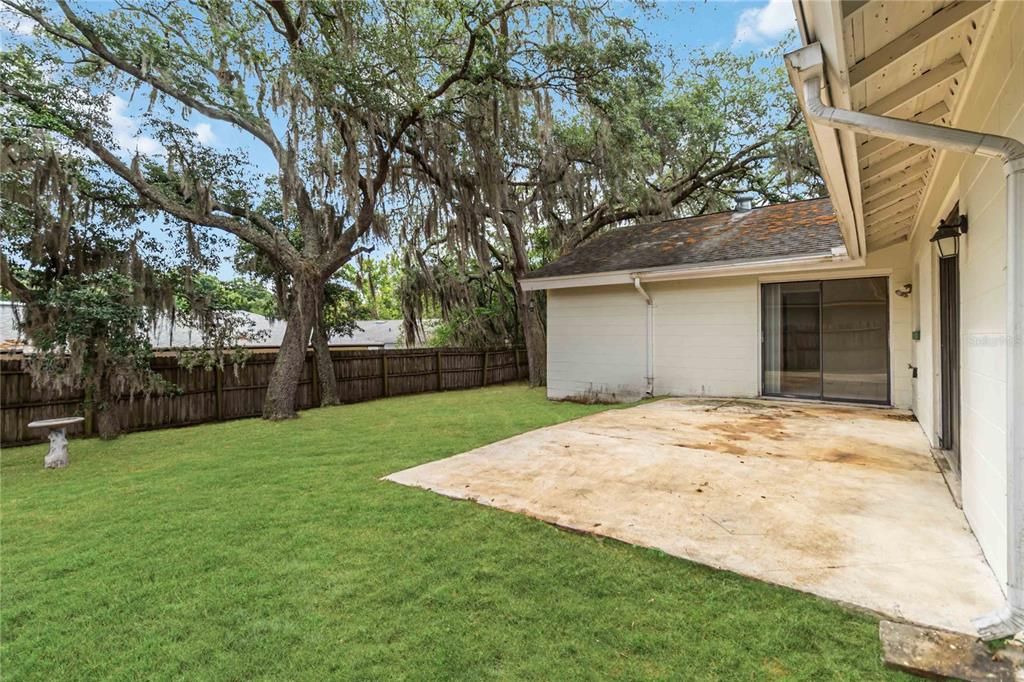 For Sale: $345,000 (4 beds, 2 baths, 1595 Square Feet)