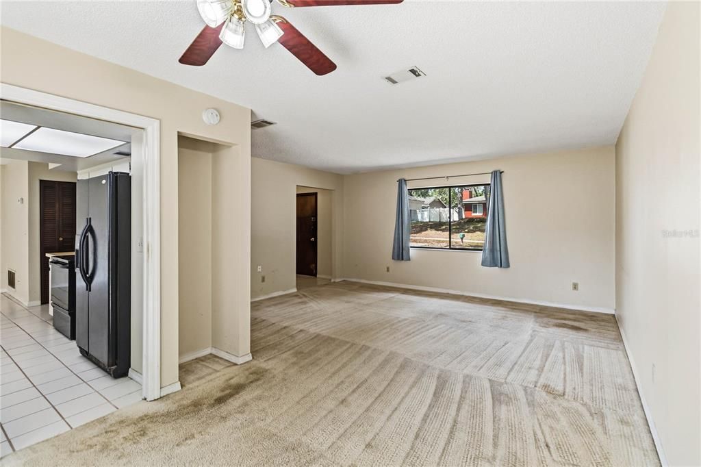 For Sale: $345,000 (4 beds, 2 baths, 1595 Square Feet)