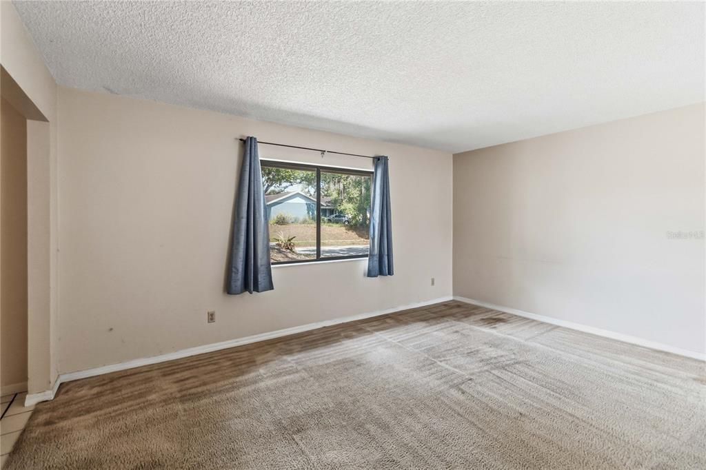 For Sale: $345,000 (4 beds, 2 baths, 1595 Square Feet)