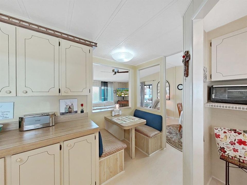 На продажу: $172,000 (2 спален, 2 ванн, 1152 Квадратных фут)